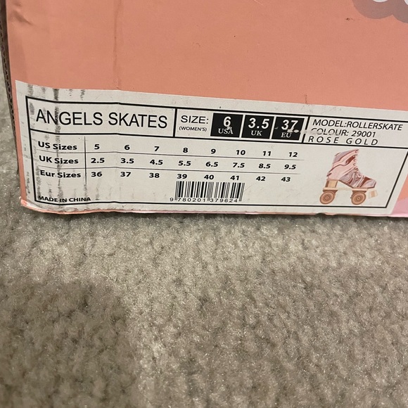Angel Skates - Picture 2 of 9